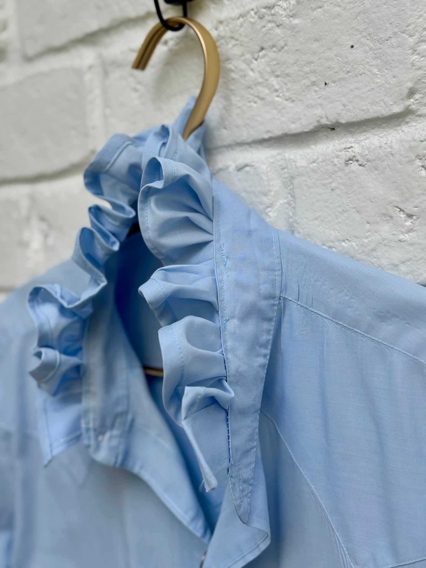 Vintage Chute #1 Men's Light Blue Solid Western Pearl Snap Shirt Short Sleeve. Measures 20” pit to pit.