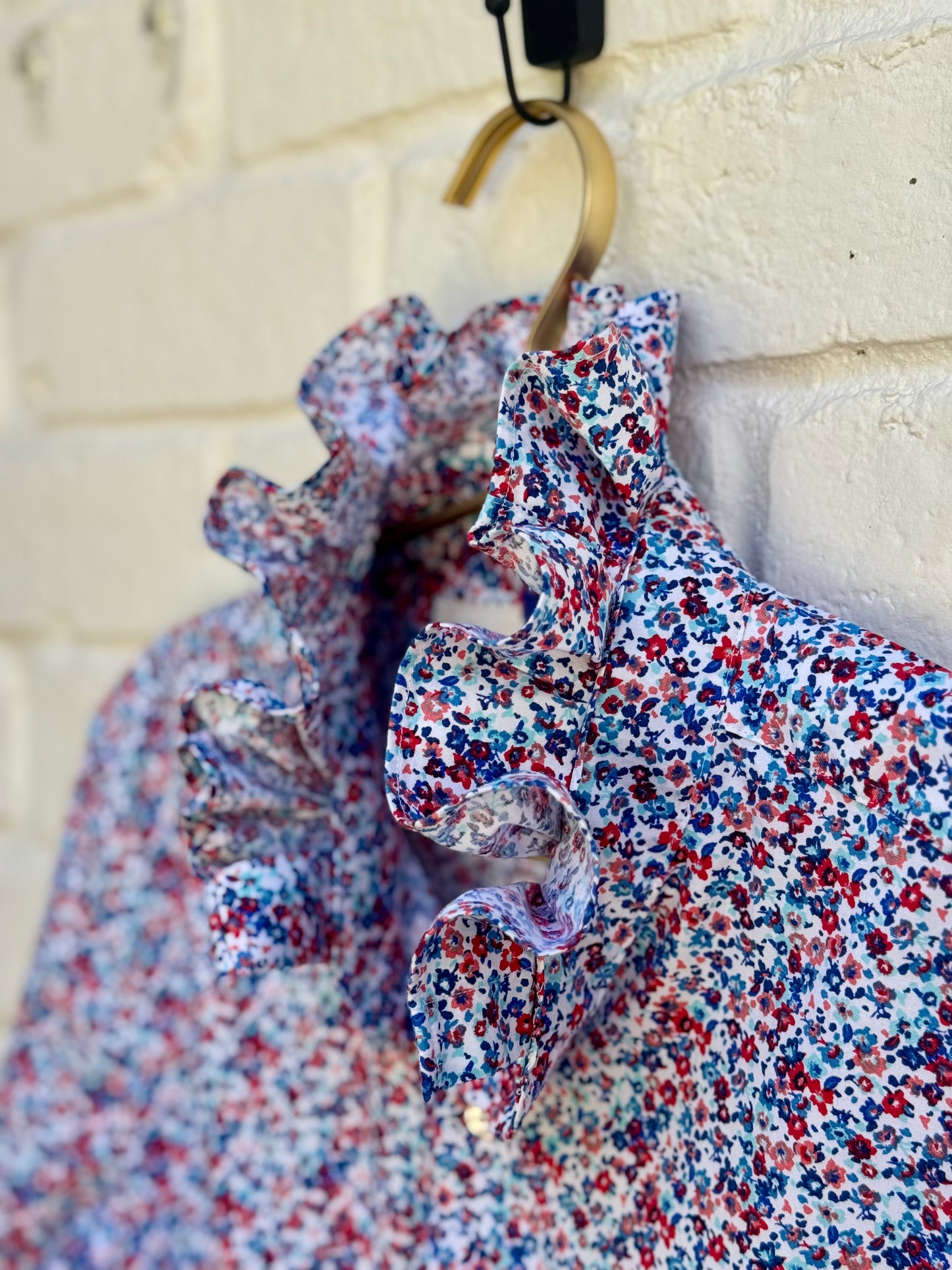 Revamped Vintage Apt. 9 Long Sleeve Micro Floral Ruffle Shirt - Ditsy Red, White & Blue| Slim L