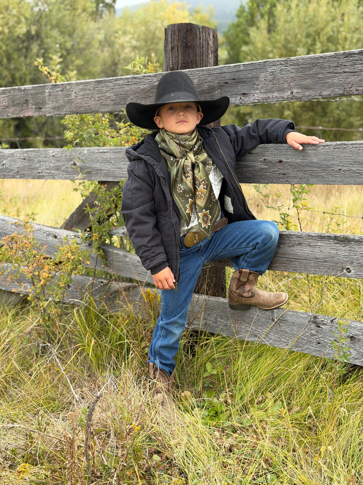 Heritage Collection | Sage Paisley | 100% Silk Wild Rag – 42”

Timeless Western elegance. Exclusively Buck Wild Rags.