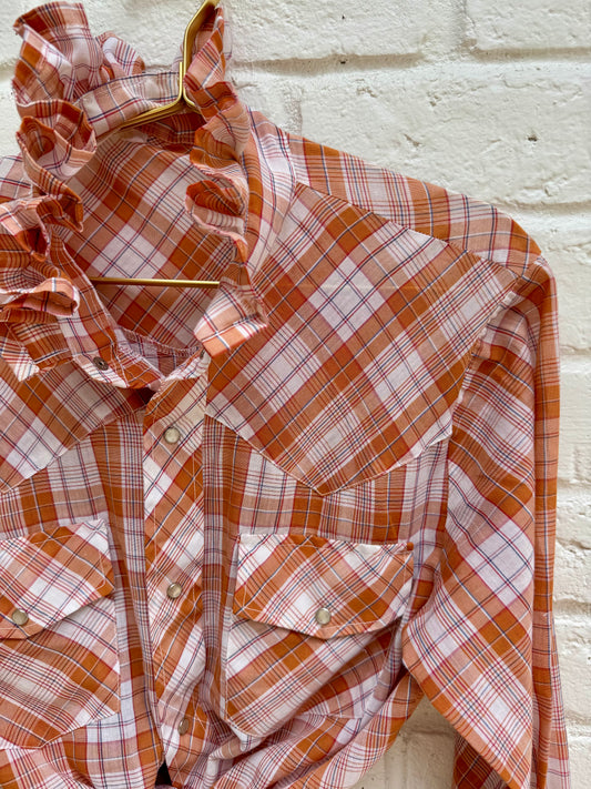 Vintage Ruffle Neck Plaid Western Pearl Snap Shirt – Burnt Orange & White. No tags. Measures 21” pit to pit. 25” sleeves,