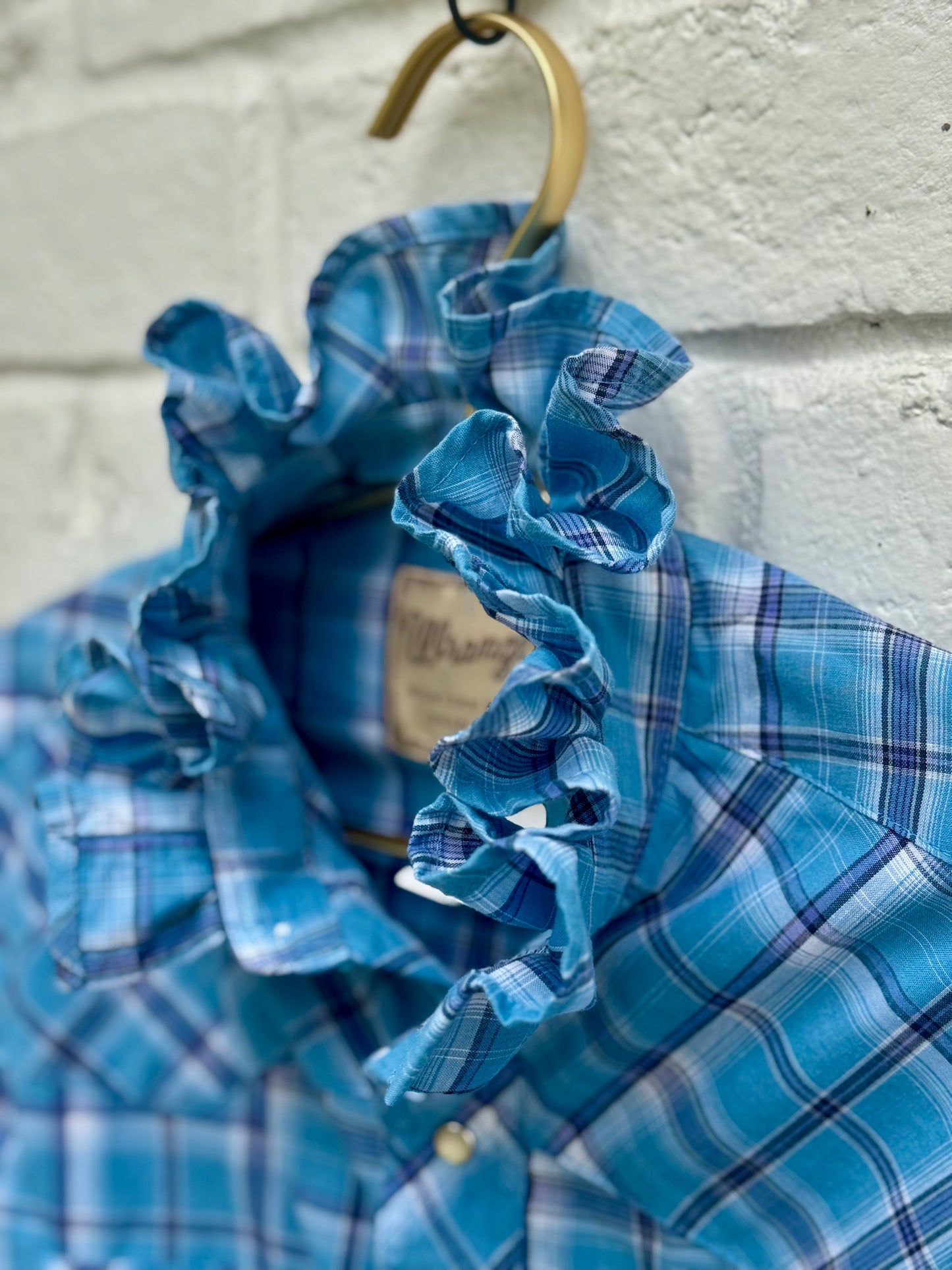 Vintage Wrangler Plaid Ruffle Collar Western Pearl Snap Shirt Turquoise Blue Tartan- Measures 21” pit to pit. 24” sleeve length.