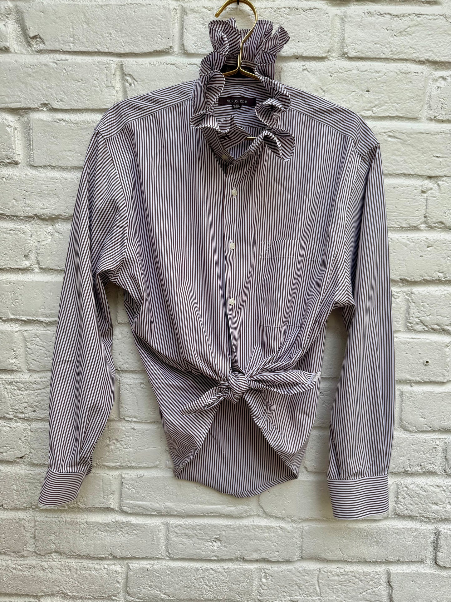 Elevate your wardrobe with this reworked Nordstrom striped button-down shirt, featuring a statement ruffle neck collar and a stylish front-tie waist.- Size Men’s 15.5. Pit to Pit 21”. Sleeve length 23”