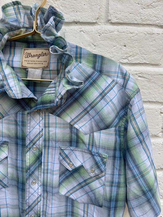 Vintage Wrangler Western Fashion Men's Pearl Snap Plaid Shirt Short Sleeve. Measures 23” pit to pit.