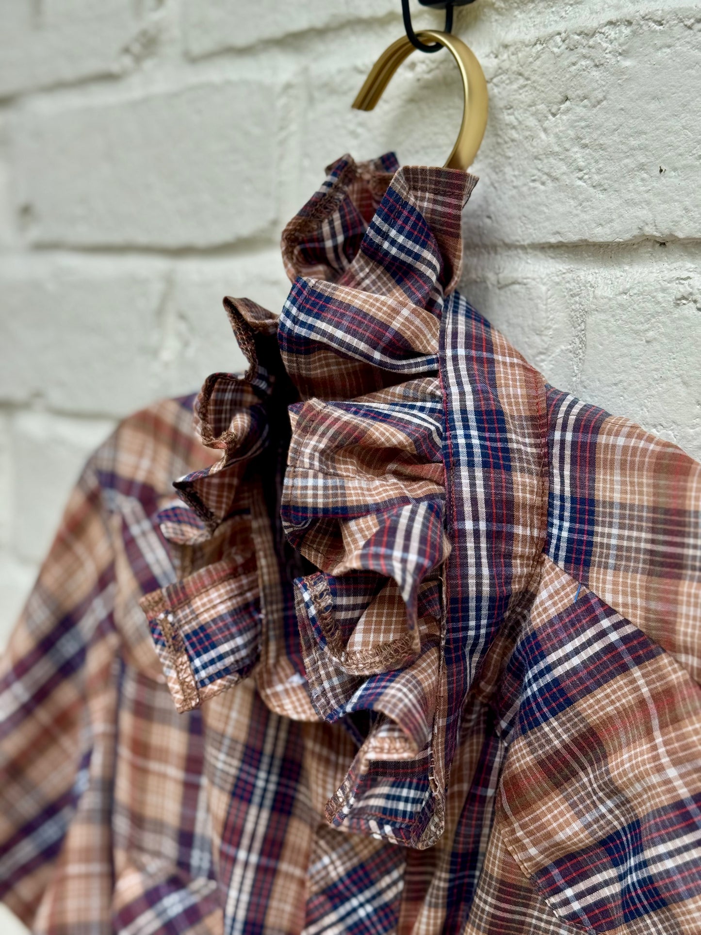 Vintage Wrangler Western Shirts Men's Plaid Pearl Snap Short Sleeve Brown Plaid. Measures 22” pit to pit.