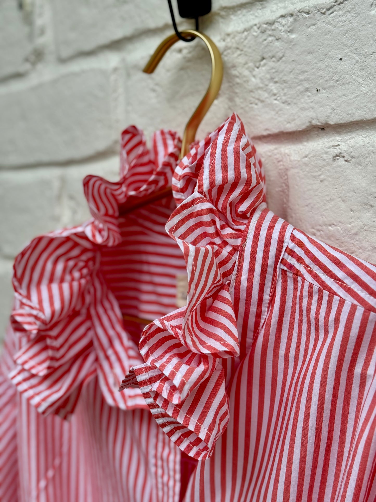 Universal Thread Ruffle Neck Striped Oversized Button Up Shirt – Salmon & White Candy Stripe- Ladies XXL. Sleeve length 22”