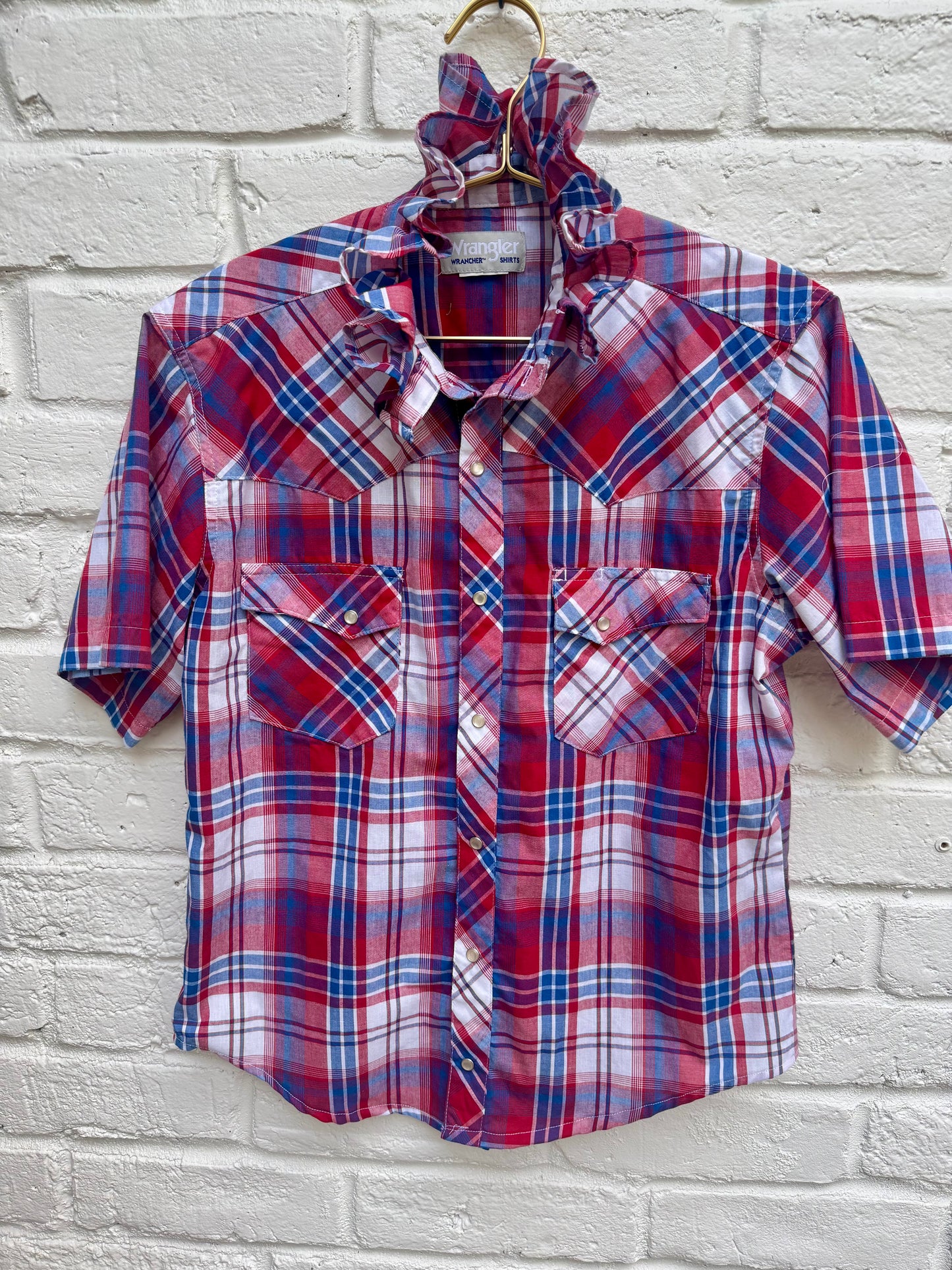 Vintage Wrangler Wrancher Men's Western Pearl Snap Plaid Shirt Short Sleeve. Measures pit to pit 21.5”