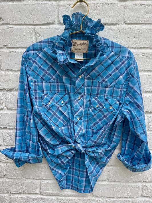 Vintage Wrangler Plaid Ruffle Collar Western Pearl Snap Shirt Turquoise Blue Tartan- Measures 21” pit to pit. 24” sleeve length.