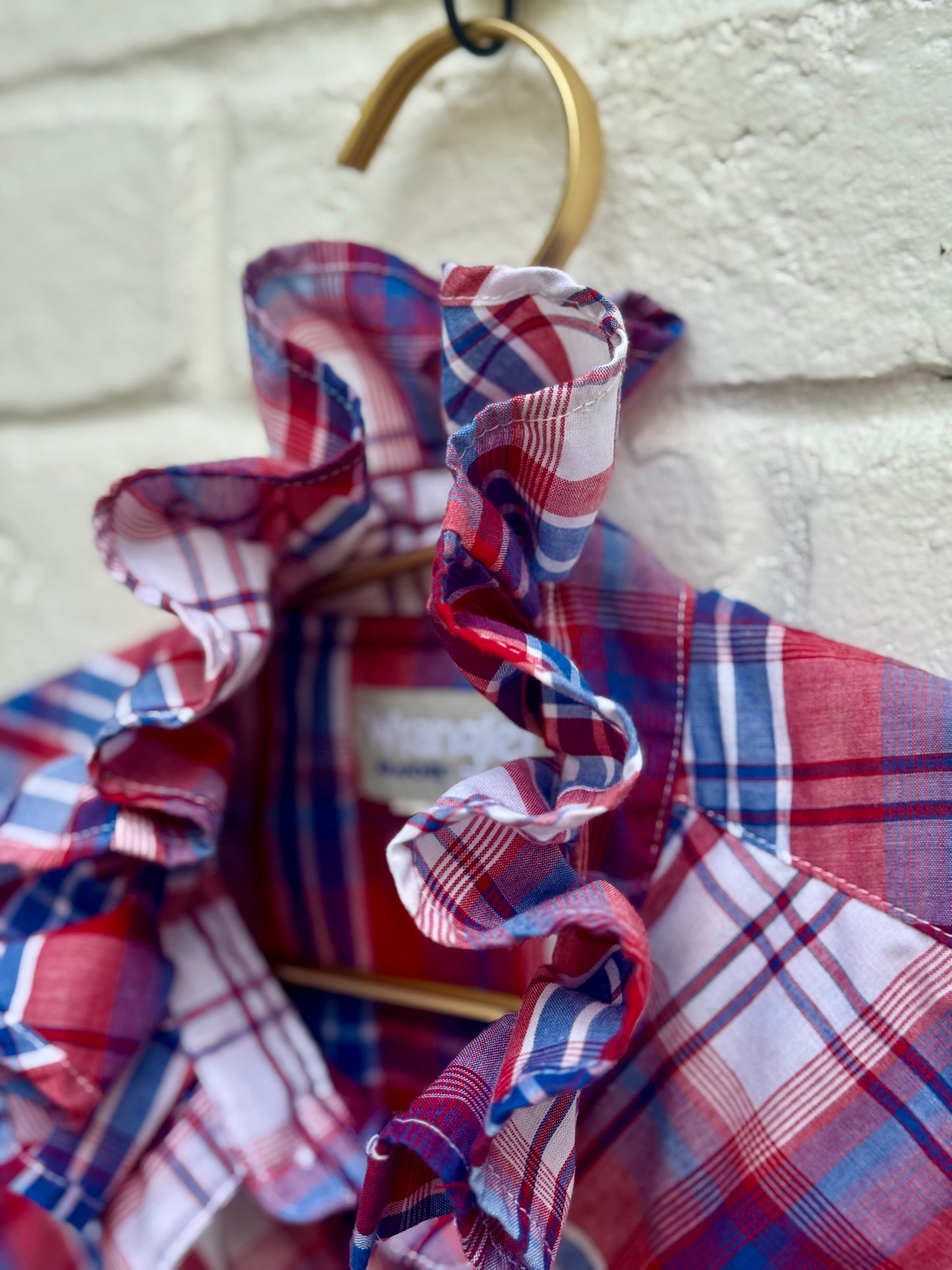Vintage Wrangler Wrancher Men's Western Pearl Snap Plaid Shirt Short Sleeve. Measures pit to pit 21.5”