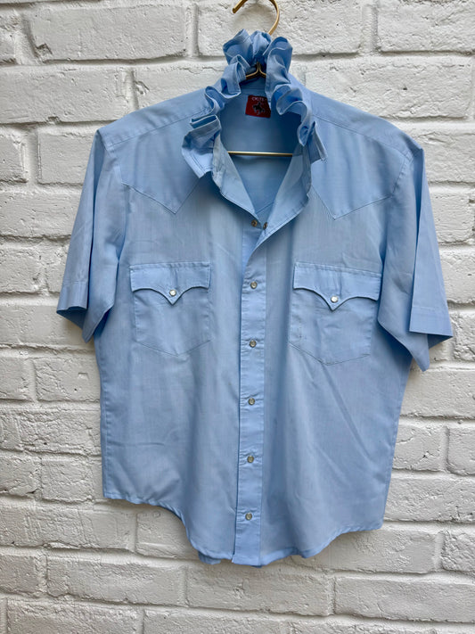 Vintage Chute #1 Men's Light Blue Solid Western Pearl Snap Shirt Short Sleeve. Measures 20” pit to pit.